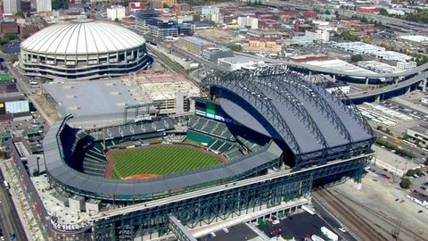 《揭秘曼联末路：弗格森离任阴影下引援疑云，权力真空谁来填补？》